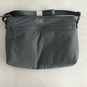 Brand new never used Lululemon purse